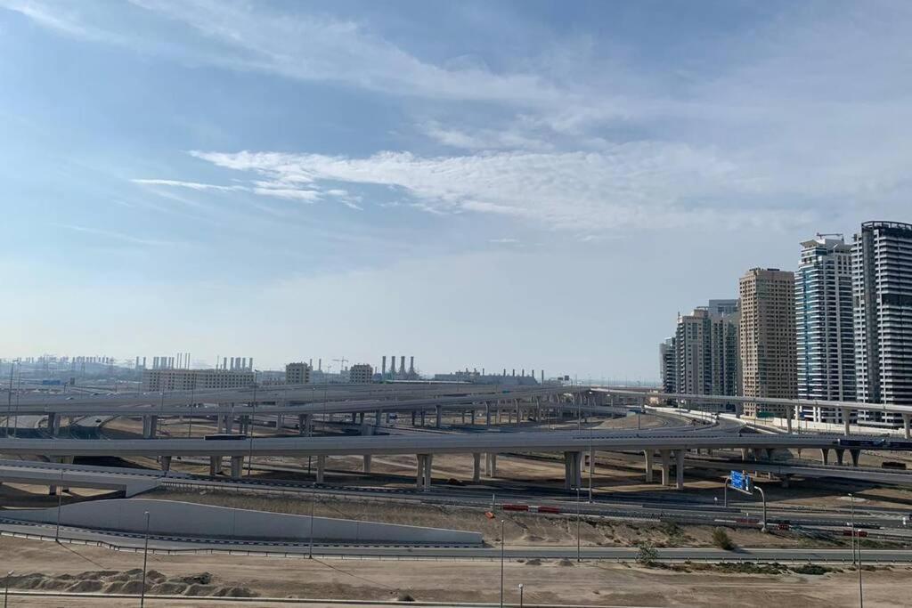 Apartamento Cozy 2Bhk Near To Dmcc Metro Station -505 Dubái Exterior foto
