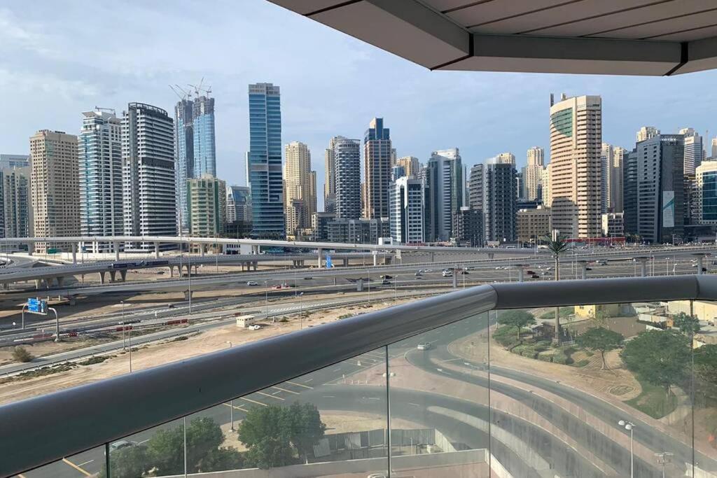 Apartamento Cozy 2Bhk Near To Dmcc Metro Station -505 Dubái Exterior foto