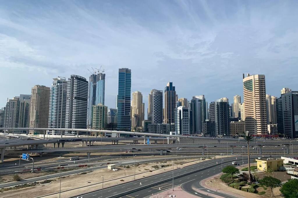 Apartamento Cozy 2Bhk Near To Dmcc Metro Station -505 Dubái Exterior foto
